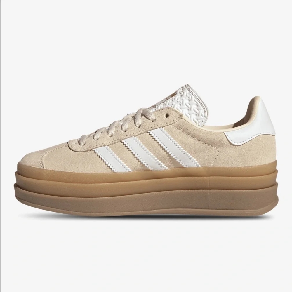 adidas Originals Kids Sneakers in Beige and White - Picture 2 of 5